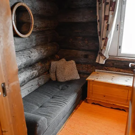 Chalet Justiina Log Cabin